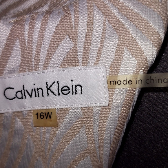 Elegant Cream Sleeveless Dress - Picture 2 of 5